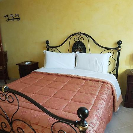 Le Tre Rose Hotel Bono  Luaran gambar