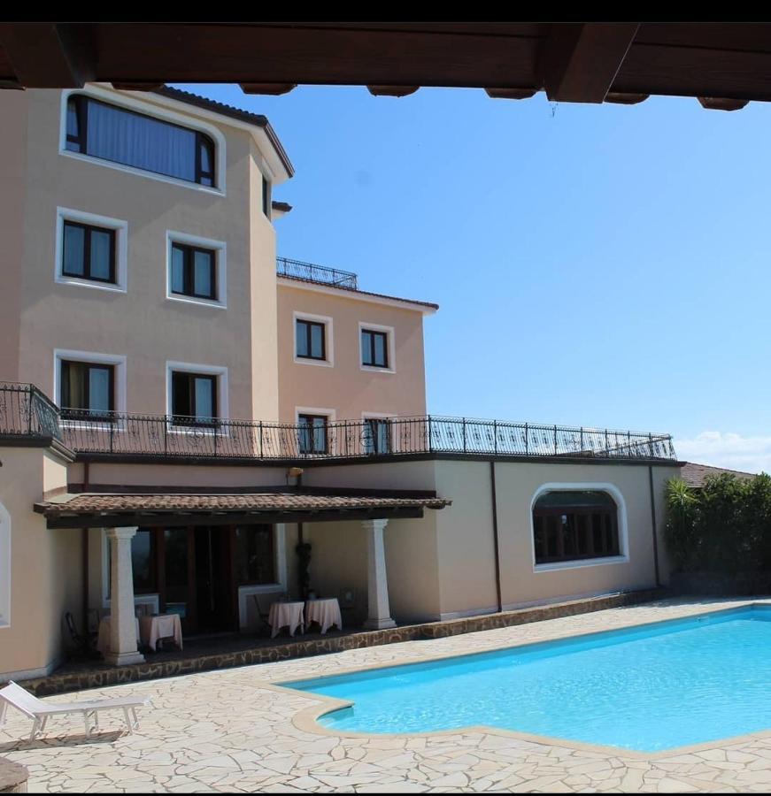 Le Tre Rose Hotel Bono  Luaran gambar