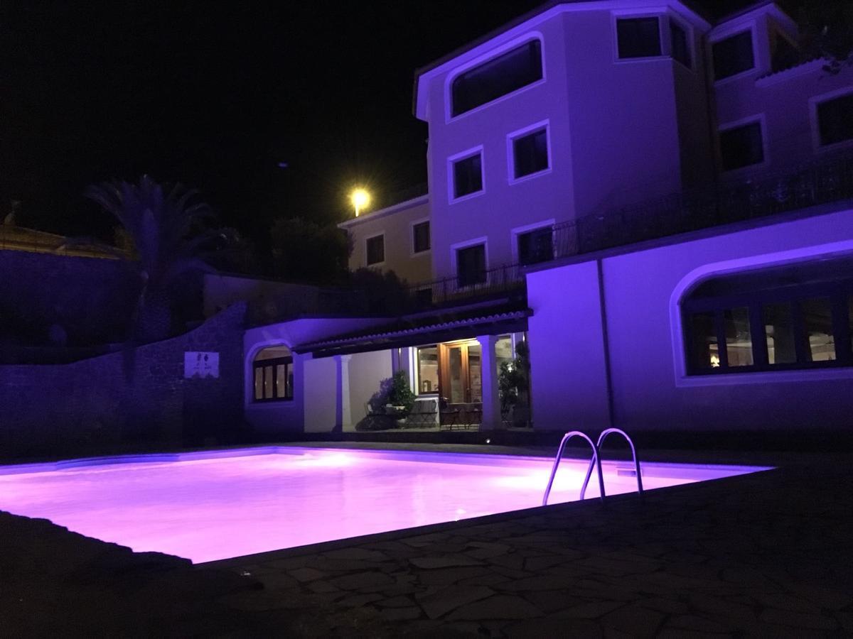 Le Tre Rose Hotel Bono  Luaran gambar