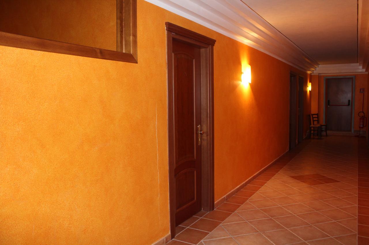 Le Tre Rose Hotel Bono  Luaran gambar