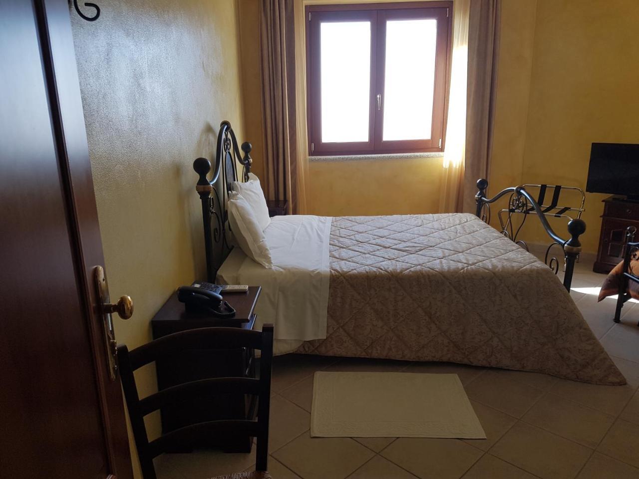 Le Tre Rose Hotel Bono  Luaran gambar