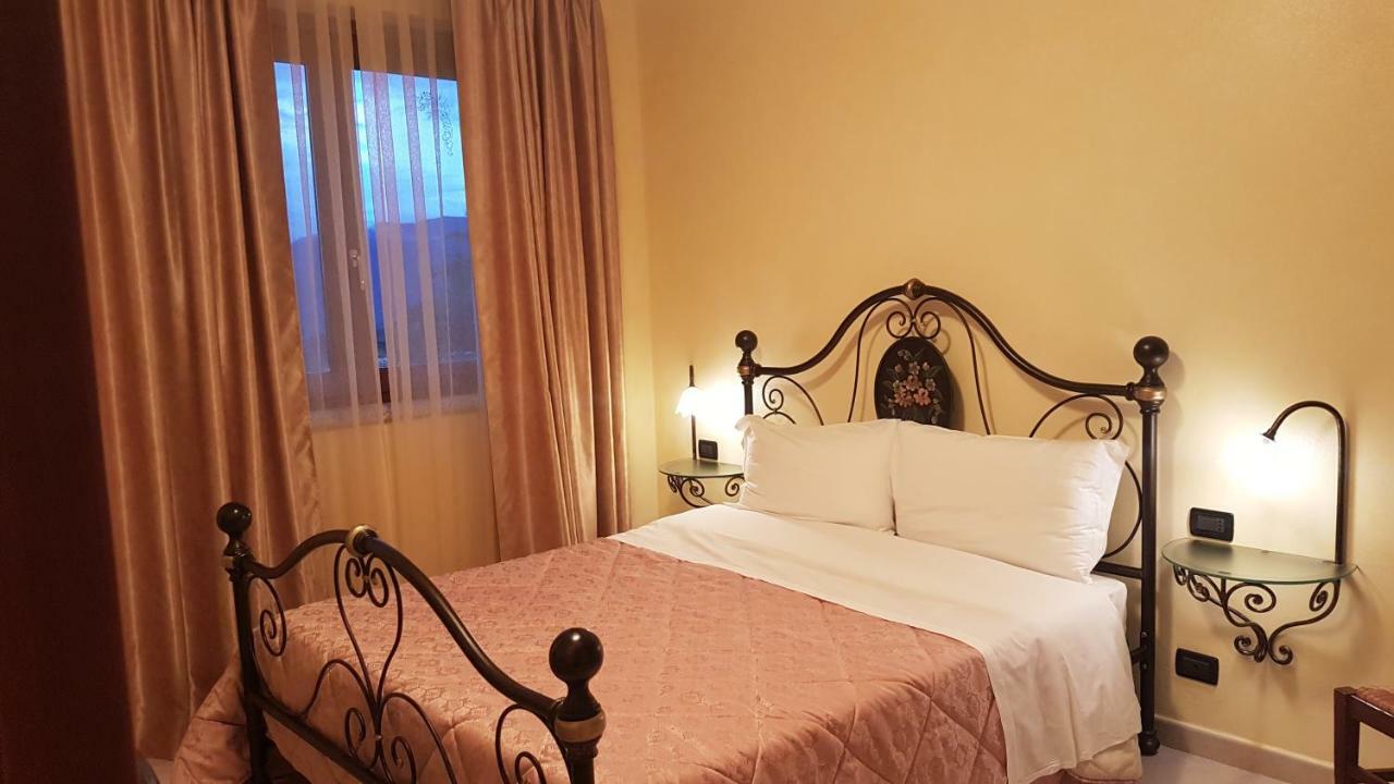 Le Tre Rose Hotel Bono  Luaran gambar