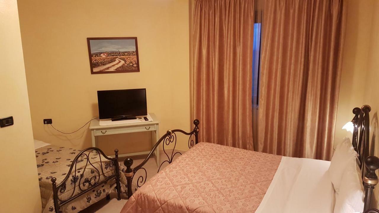 Le Tre Rose Hotel Bono  Luaran gambar